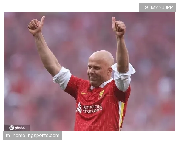 利物浦高位逼抢完全失效 中场与防线出现巨大空档 利物浦高位逼抢完全失效 中场与防线出现巨大空档